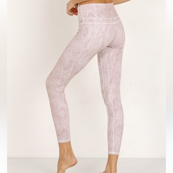 Varley Pants - Varley Biona Tight Stone Snake print leggings